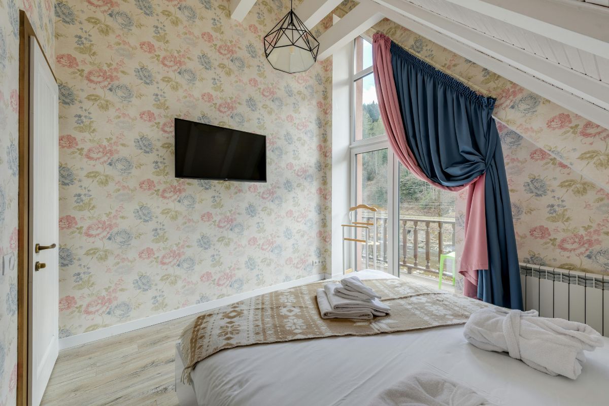 La tendance du papier peint toile de jouy pour votre chambre